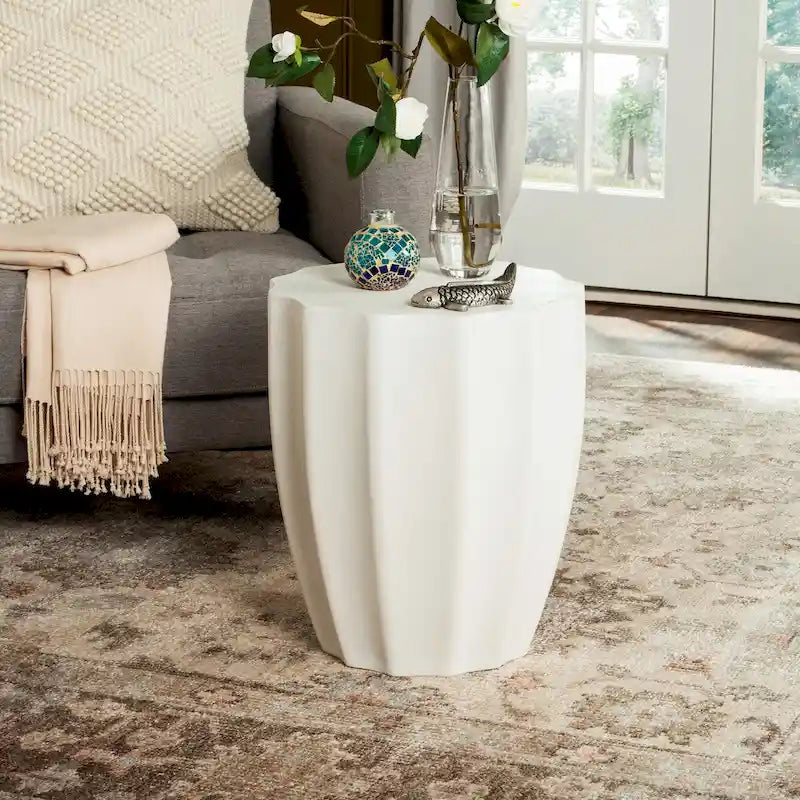 SAFAVIEH Nhuong Concrete Indoor/ Outdoor Accent Table - 15.3  x 15.3  x 17.7  - 15Wx15Dx18H
