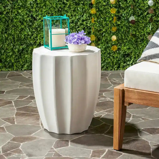 SAFAVIEH Nhuong Concrete Indoor/ Outdoor Accent Table - 15.3  x 15.3  x 17.7  - 15Wx15Dx18H